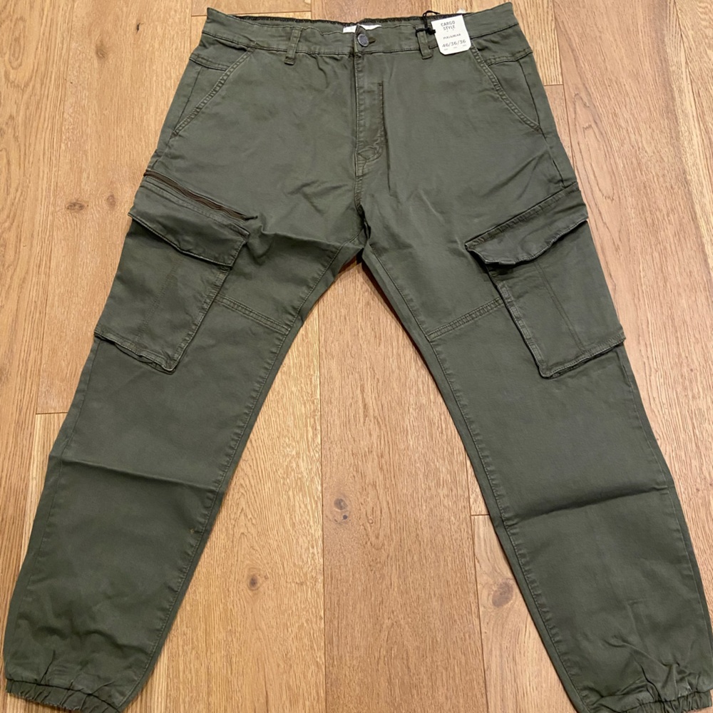 Pull & Bear Cargo Pants, size US 36